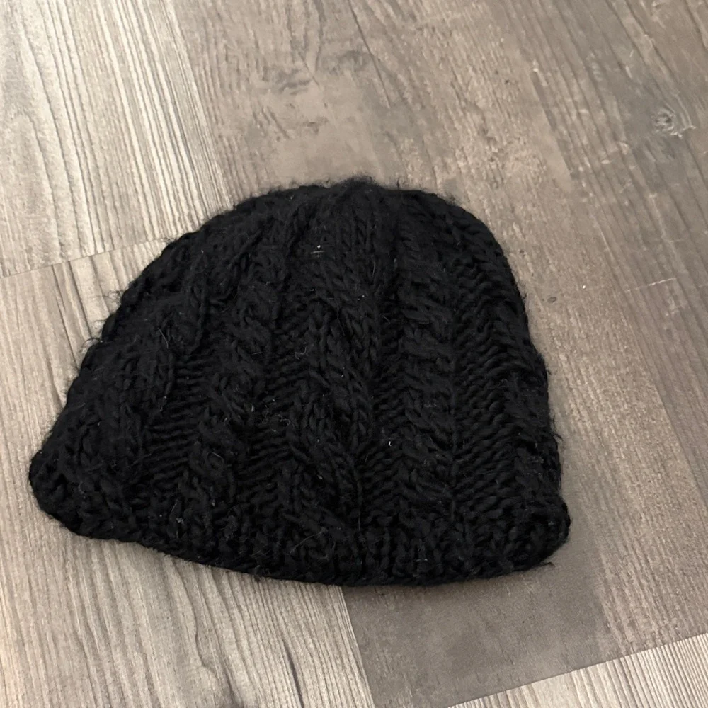 North Face Black Cable Knit Fleece Lined Beanie